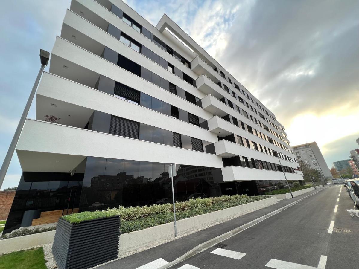 Luxury Haven In Zagreb Apartment ภายนอก รูปภาพ